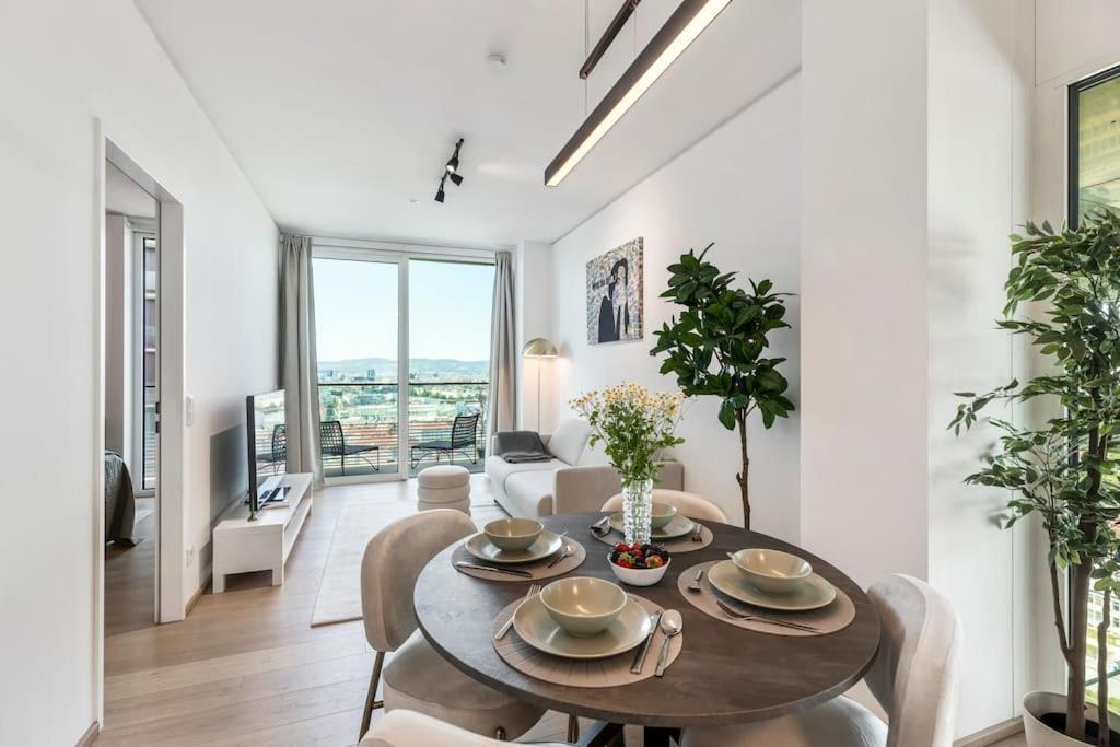 Design Apartment With Amazing View Over Вена Экстерьер фото