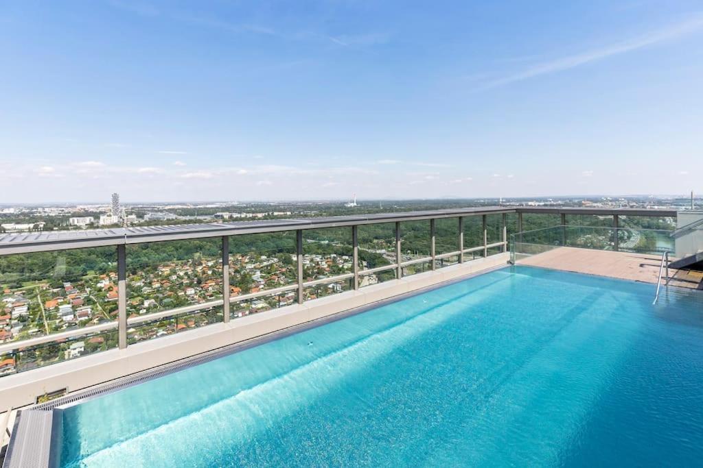 Design Apartment With Amazing View Over Вена Экстерьер фото