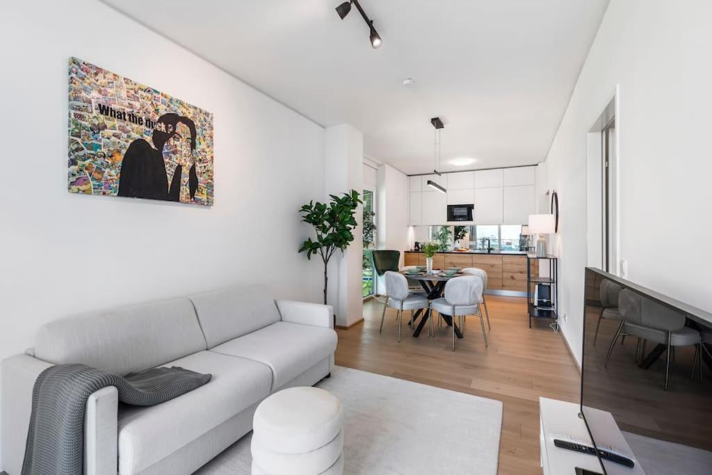 Design Apartment With Amazing View Over Вена Экстерьер фото