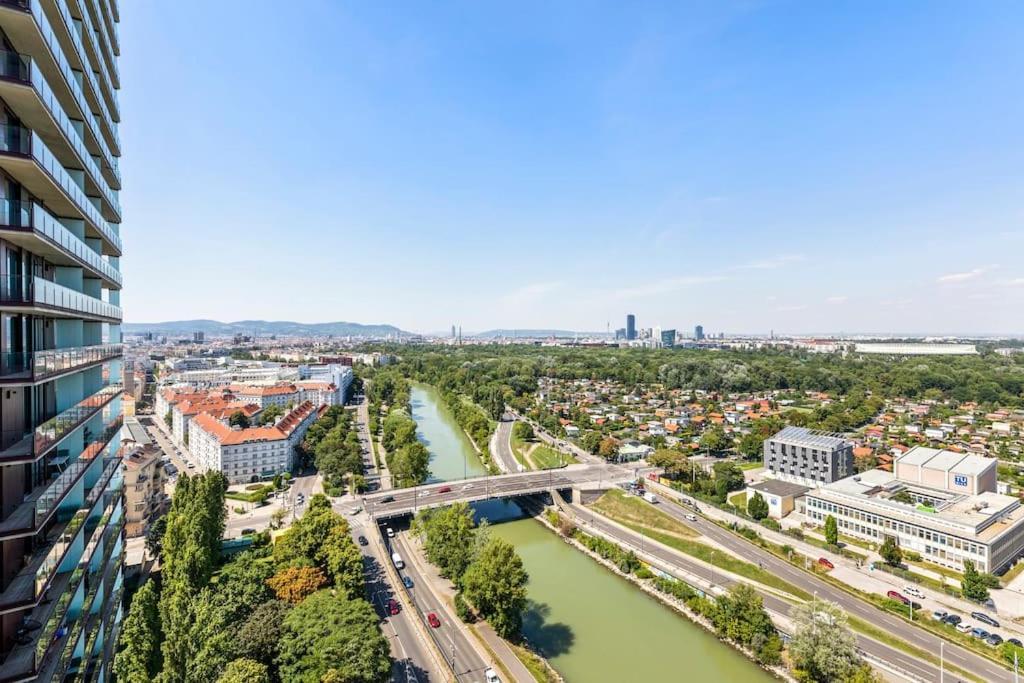 Design Apartment With Amazing View Over Вена Экстерьер фото