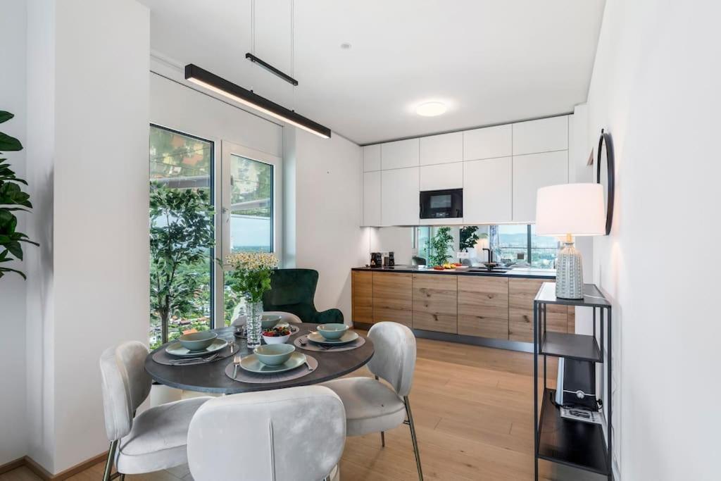 Design Apartment With Amazing View Over Вена Экстерьер фото